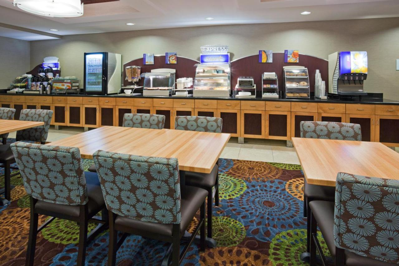 Holiday Inn Express And Suites Rochester West-Medical Center By Ihg Exterior foto